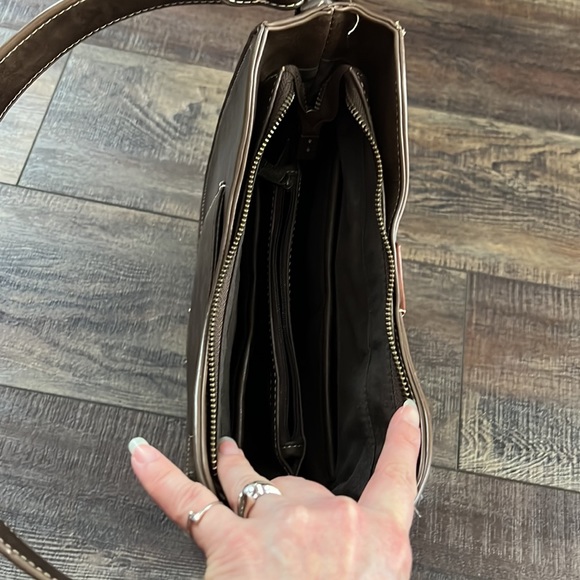 Trinity Tooled CC collection Purse - Picture 11 of 17